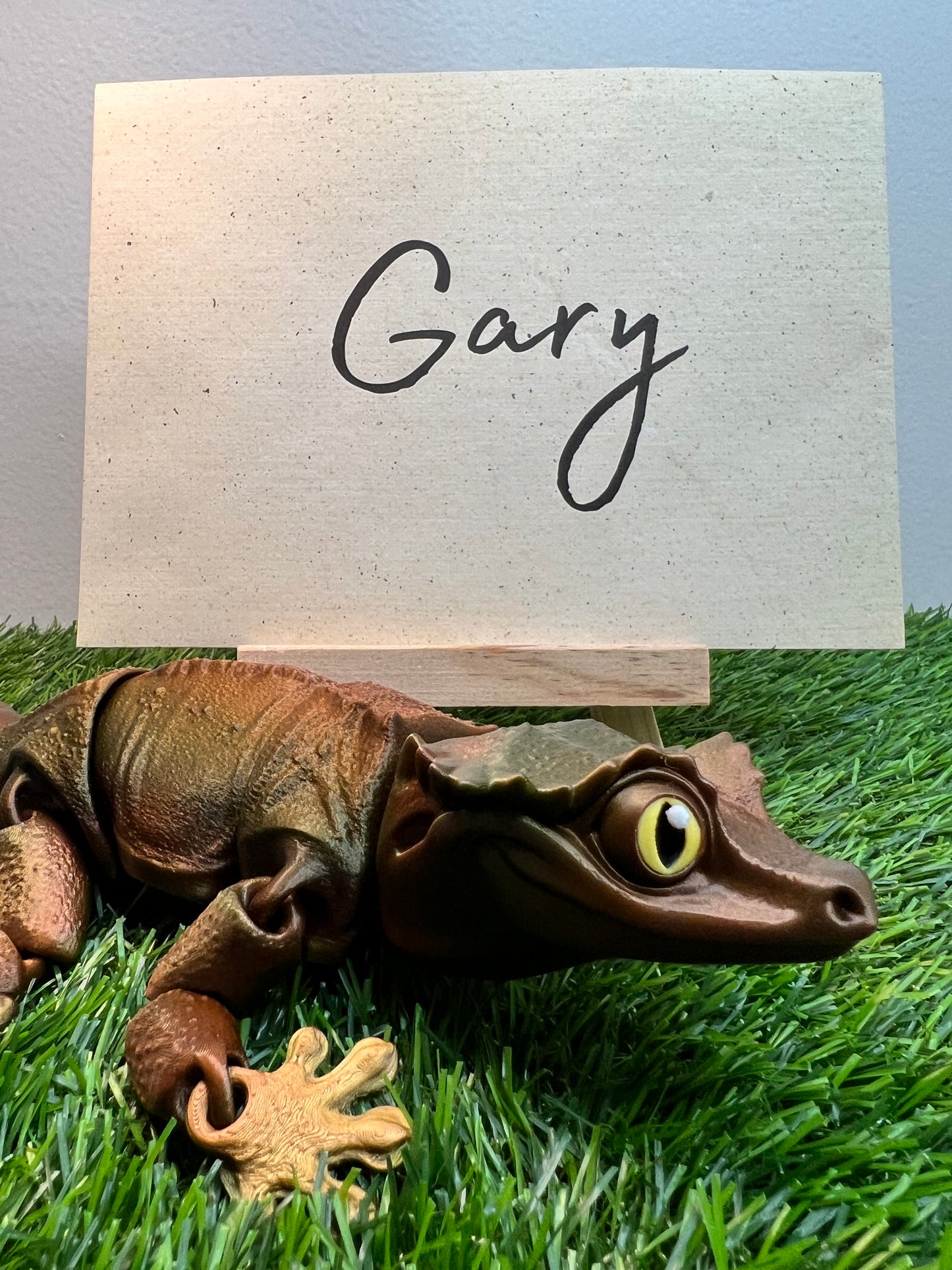 Gary - The Crested Gecko - Adoptable Articulated Animals